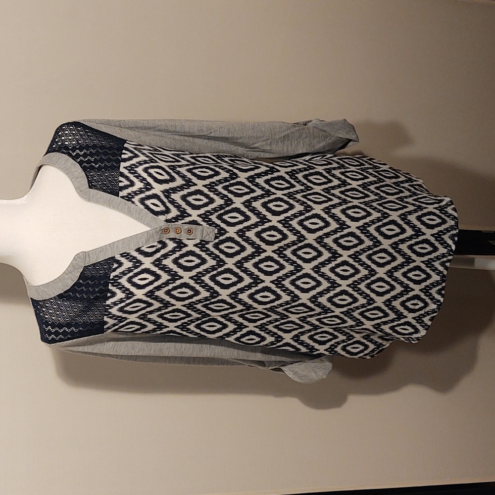 Maurices Diamond Patterned Top - Sz. L - Picture 1 of 7